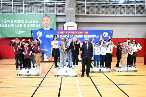 Gaziosmanpaşa’Da 450 Öğrenci Satranç Turnuvasında Kozlarını Paylaştı