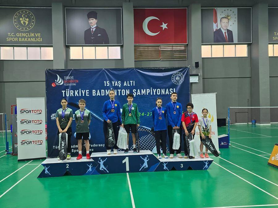 Aras İkra Yalçın’Dan Badminton’Da Çifte Şampiyonluk