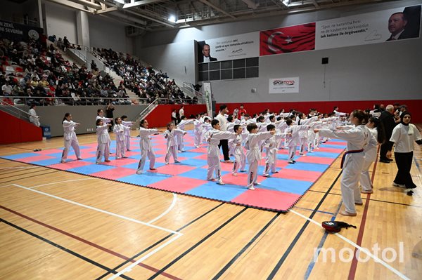 Gaziosmanpaşa’da Taekwondo Ailesi Kuşak Terfi Sınavında Bir Araya Geldi