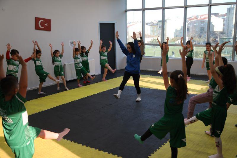 Karayollar Spor Ve Salkl Yaam Merkezi Cimnastik Ders Foto