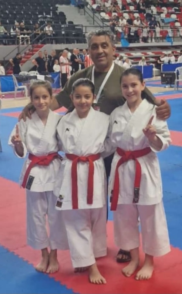 Karate Minik Kadın Kata Takımımız Türkiye Şampiyonu!