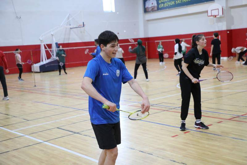 Dr. Kadir Topba Gsm Badminton Ders Foto