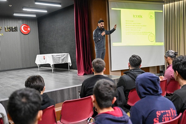 Gençlere, Spor Akademileri Yolunda Seminer Desteği