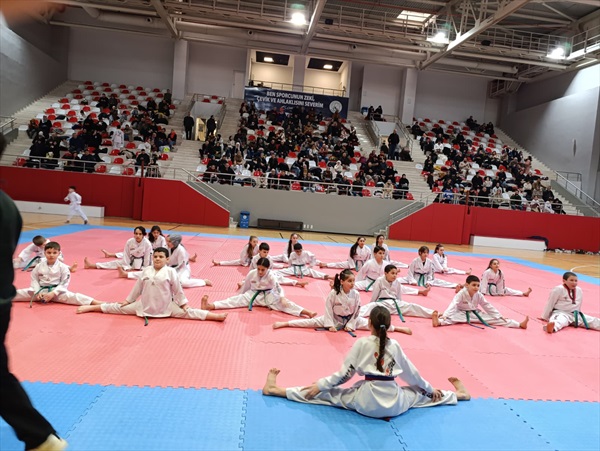 Taekwondo Sporcuları Kuşak Terfi Sınavında Buluştu