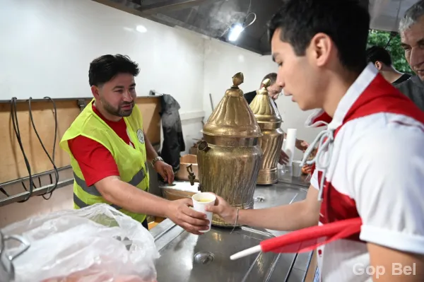 Gaziosmanpaşa’da Milli Maç Heyecanı Cumhuriyet Meydanı’nda Yaşandı