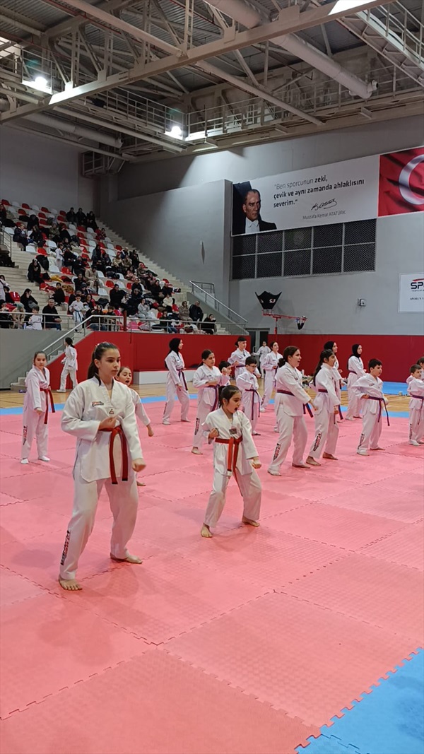 Taekwondo Sporcuları Kuşak Terfi Sınavında Buluştu