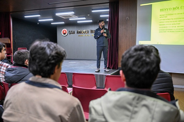 Gençlere, Spor Akademileri Yolunda Seminer Desteği