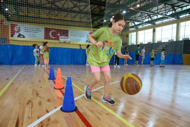 Yzme Havuzu Ve Spor Kompleksi Basketbol Ders Foto