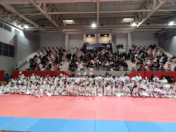 Taekwondo Sporcuları Kuşak Terfi Sınavında Buluştu