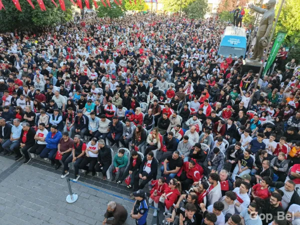 Gaziosmanpaşa’da Milli Maç Heyecanı Cumhuriyet Meydanı’nda Yaşandı