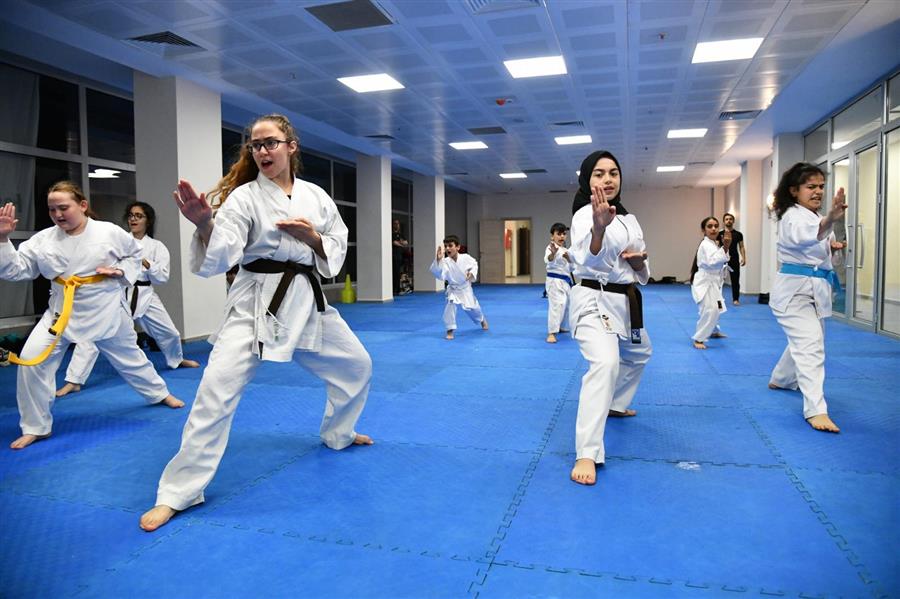 Dr. Kadir Topba Gsm Karate Ders Foto