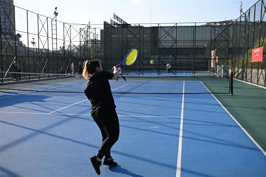 Spor Vadisi Halı Saha Ve Tenis Kortları