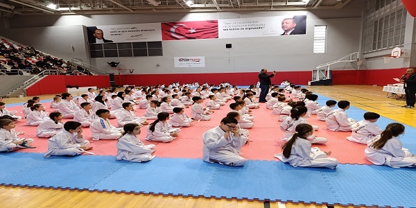 Taekwondo Sporcuları Kuşak Terfi Sınavında Buluştu